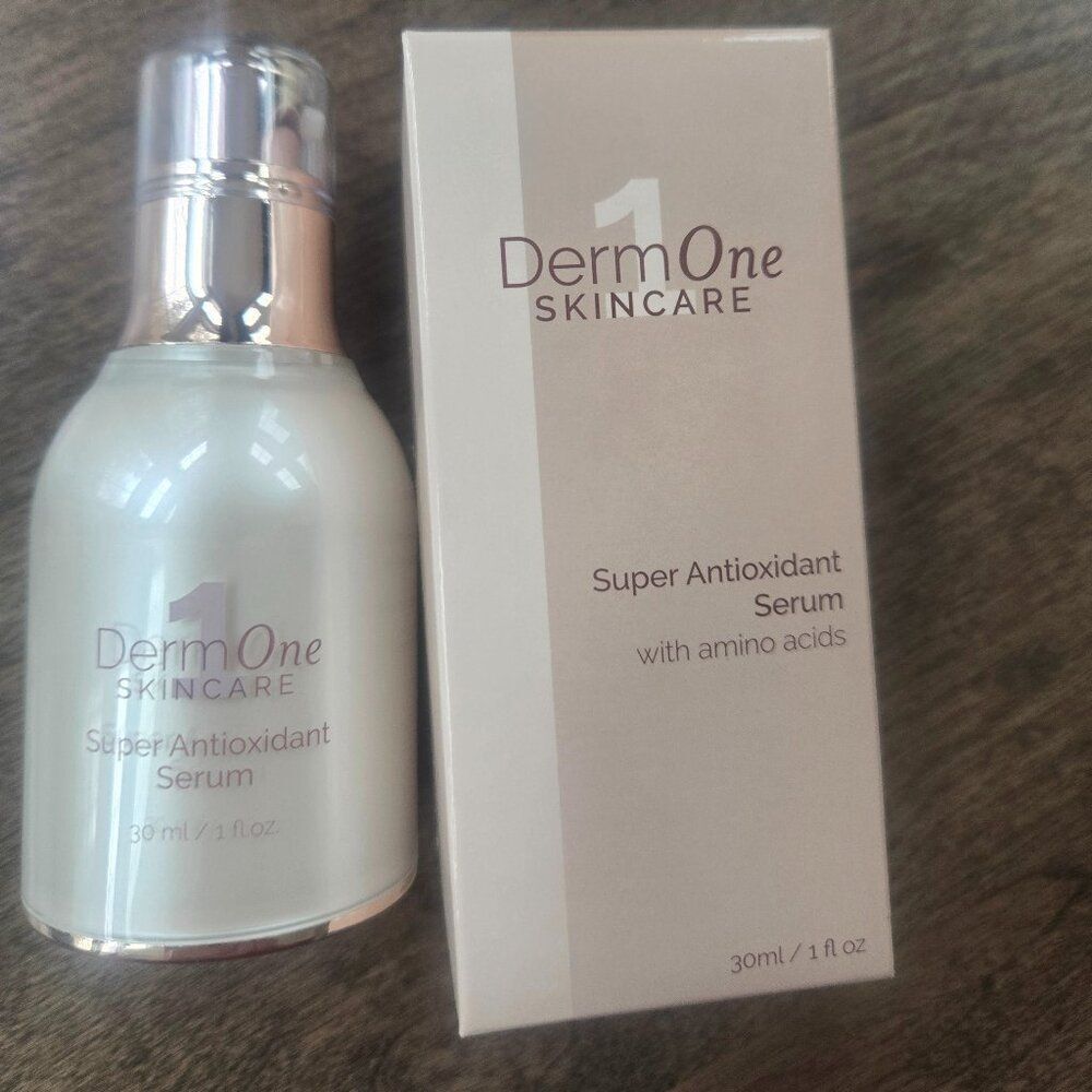 NIB DermOne serum